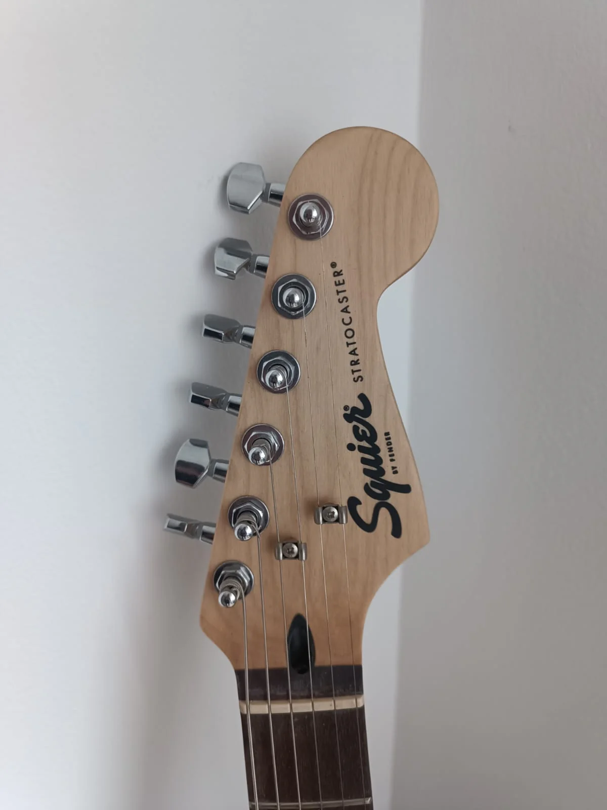 GUITARRA ELECTRICA EN COMBO FENDER SQUIER BULLET (USADA) - Image 5
