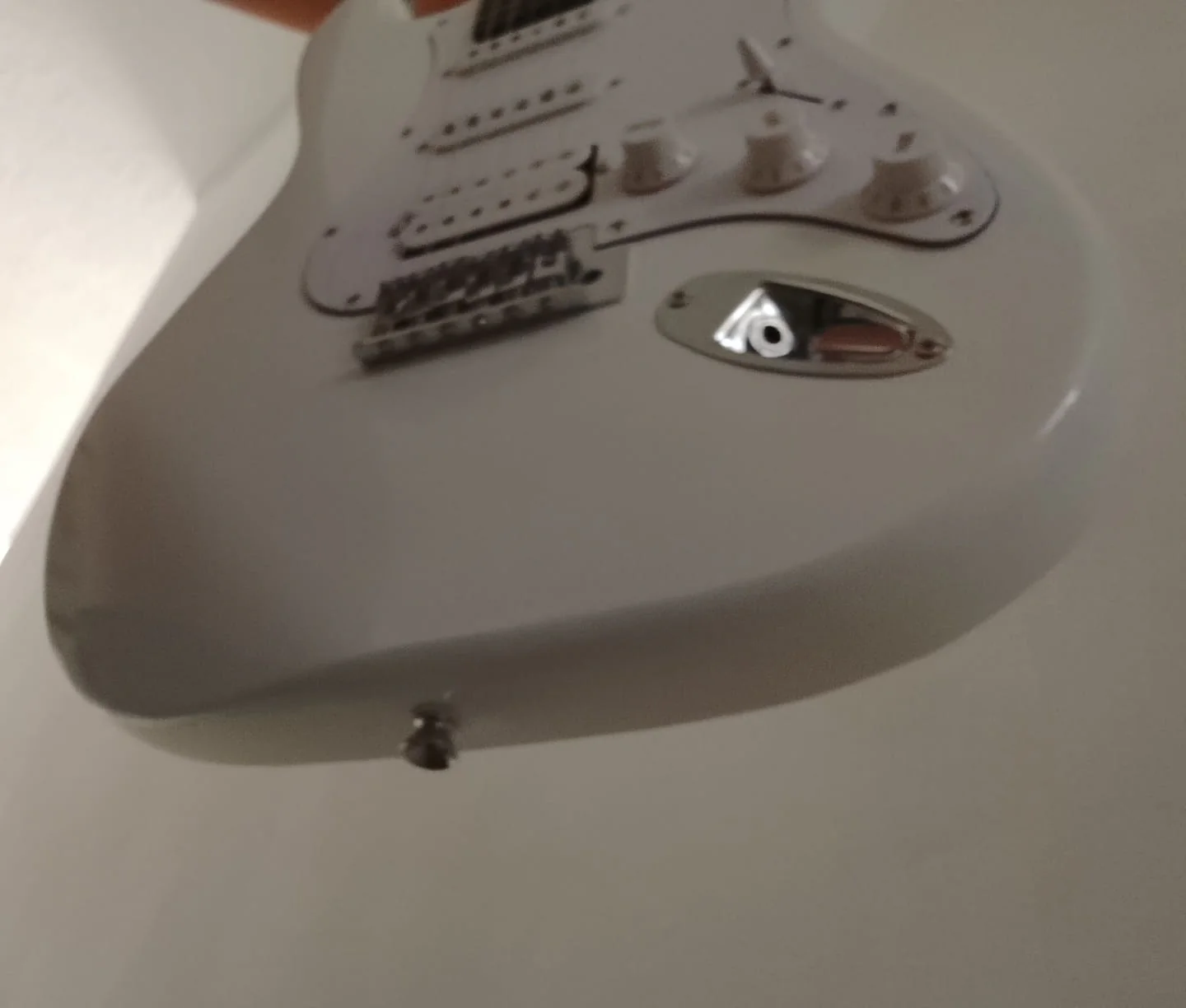 GUITARRA ELECTRICA FEMNTO (USADA) - Image 2