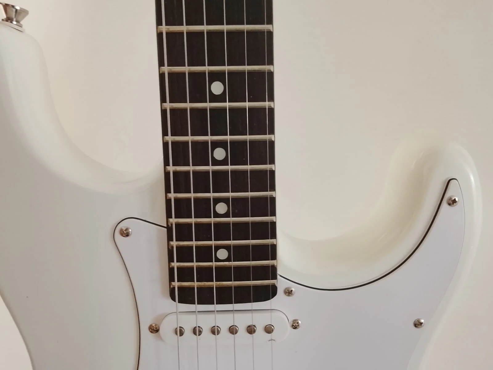 GUITARRA ELECTRICA FEMNTO (USADA) - Image 3