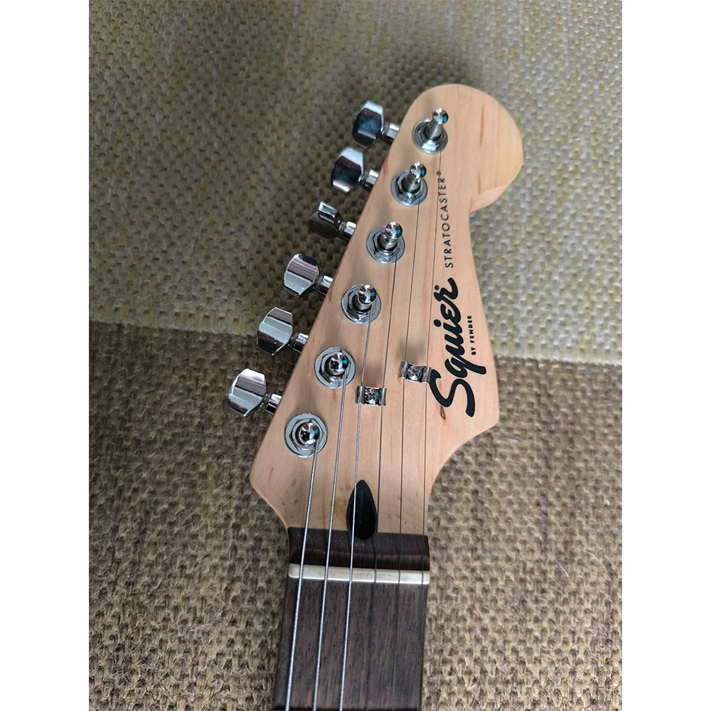 GUITARRA ELÉCTRICA FENDER SQUIER STRATOCASTER (USADA) - Image 4